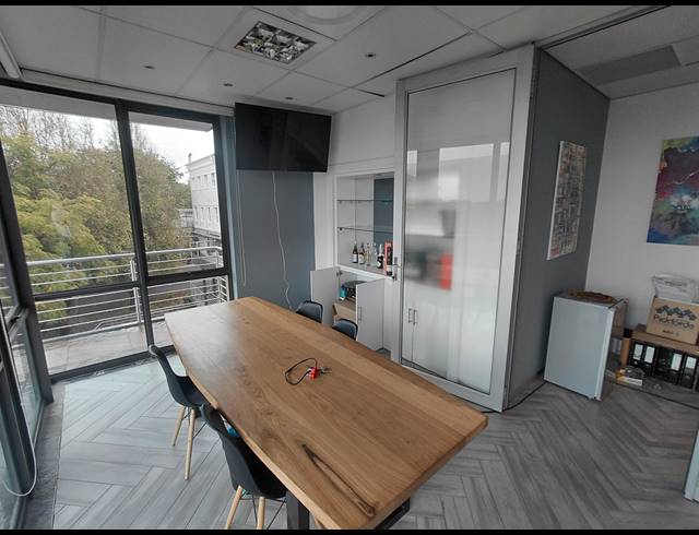 96M² OFFICE TO LET IN BRYANSTON